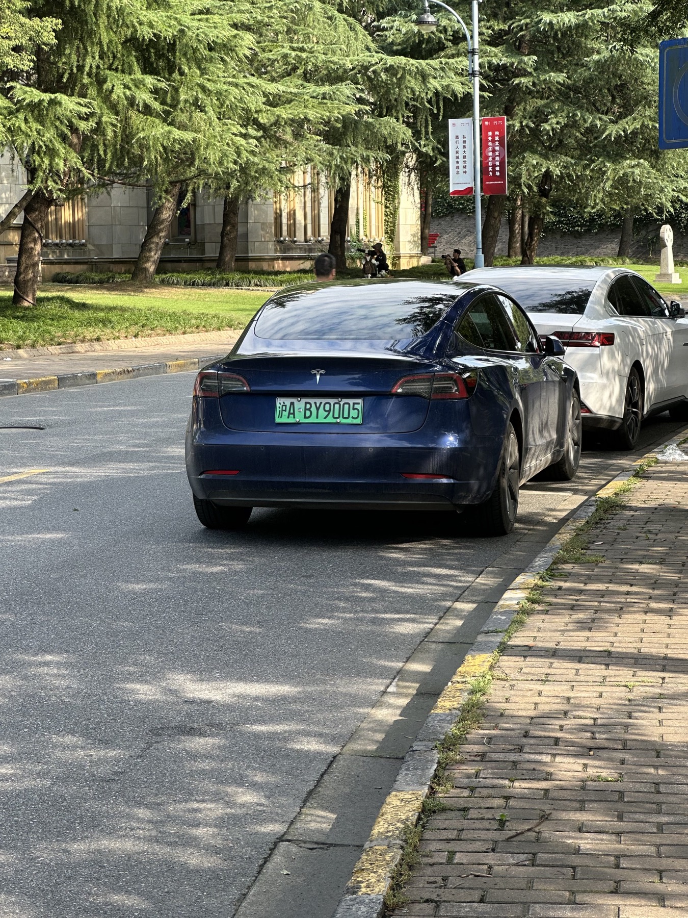 远处的尖顶建筑